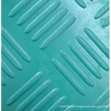 Gummi-Auto-Bodenmatte in grüner Farbe und Checker-Muster